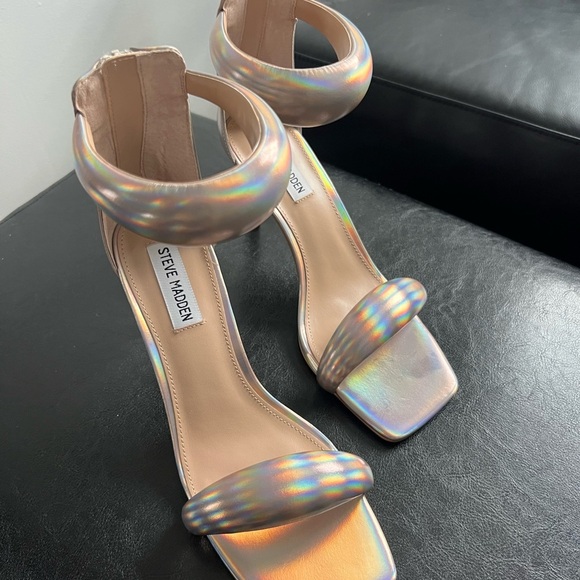 Steve Madden Partay Ankle Strap Sandal, Iridescent, Size 8 - Picture 4 of 7